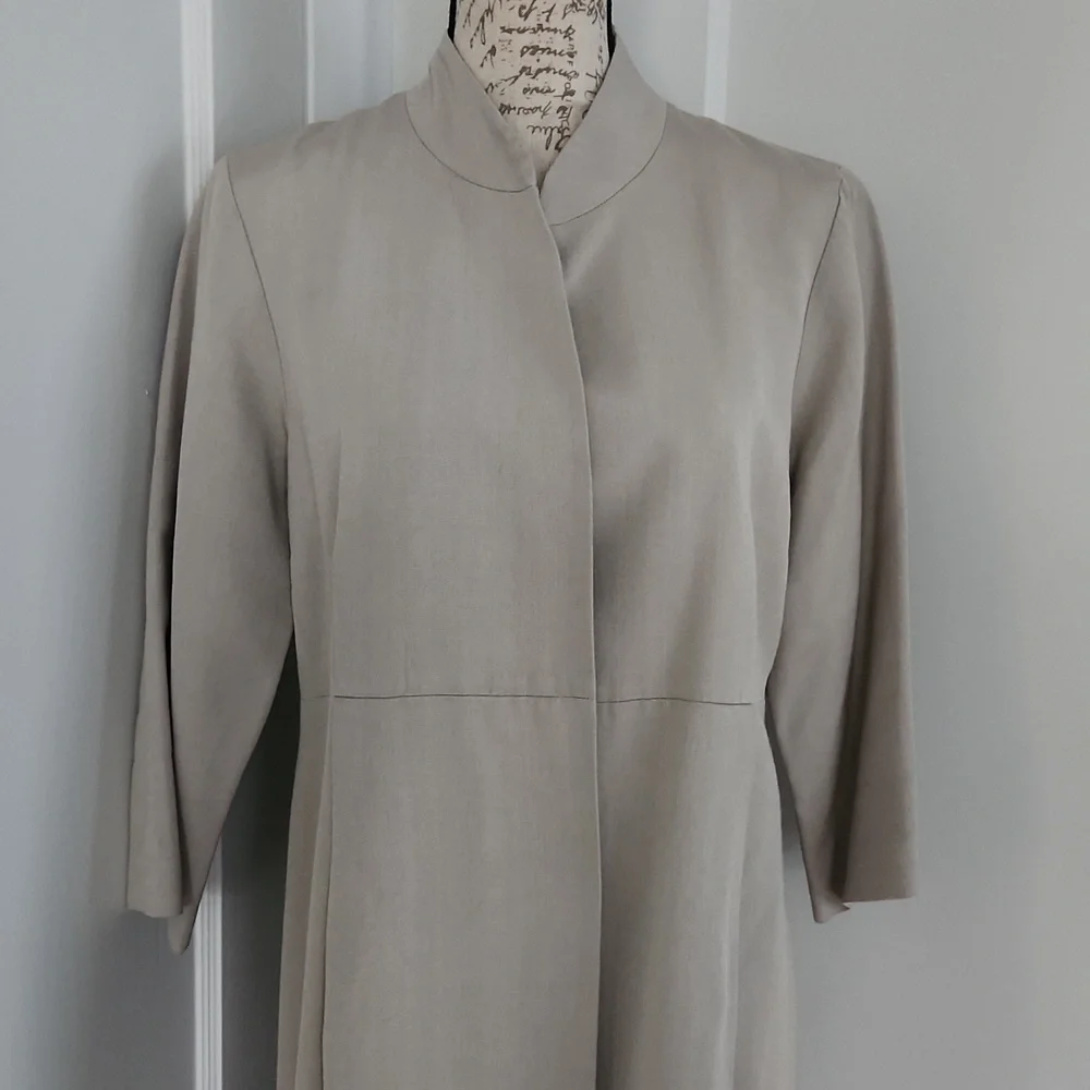 Eileen Fisher 100% silk light weight long coat PERFECT FOR FALL OR SPRING - Picture 2 of 12